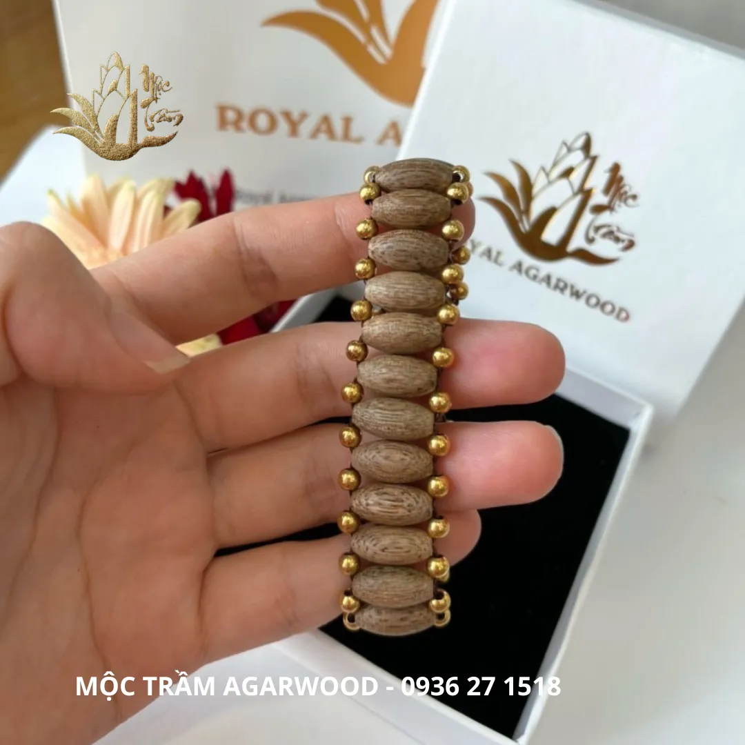 Vietnamese Kien Toc Agarwood Bracelet – Luxury Watch-Style Oud Bracelet with Gold-Plated Beads